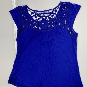 Bundle 2 for $10!! Gorgeous blue mixed media top